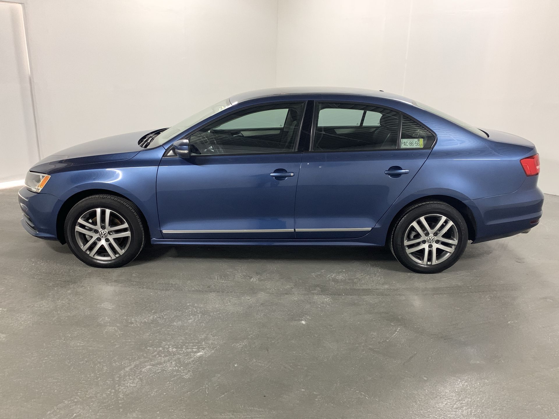 VOLKSWAGEN NUEVO JETTA MK VI 2015 127197kms 8417