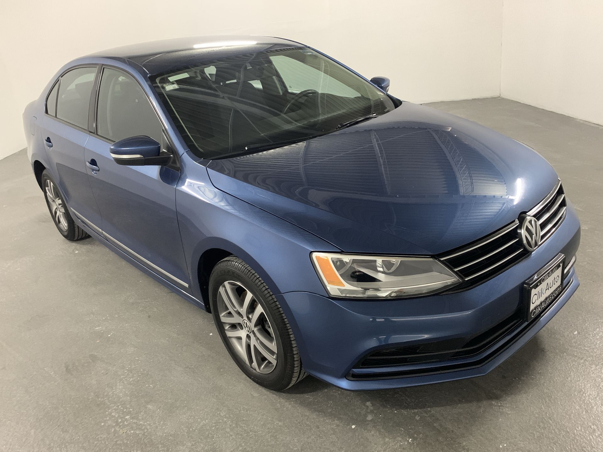 VOLKSWAGEN NUEVO JETTA MK VI 2015 127197kms 8417