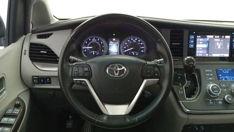 Toyota Sienna 2016