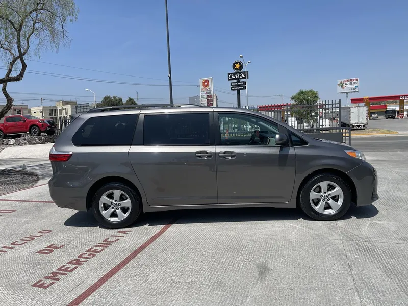 Toyota Sienna 2018