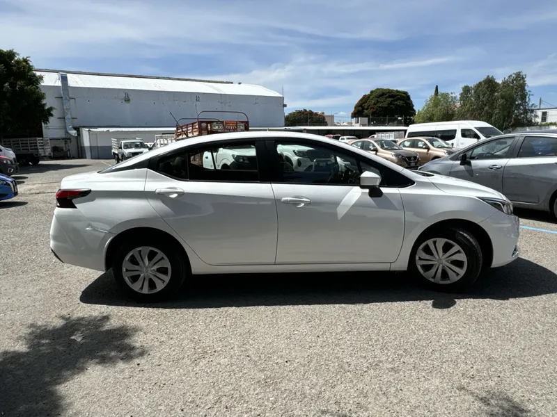 Nissan Versa 2020