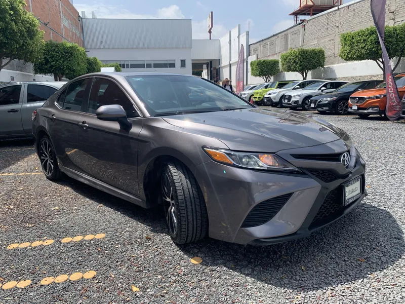 Toyota Camry 2019