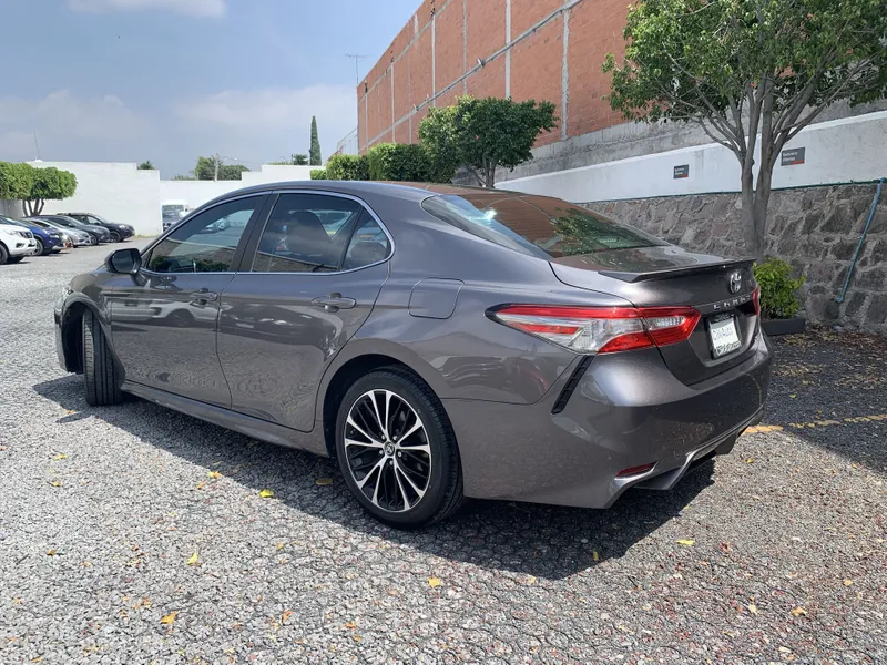 Toyota Camry 2019