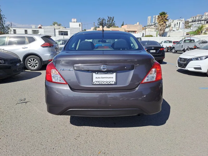 Nissan Versa 2018