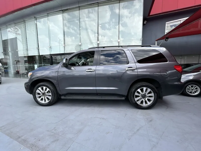 Toyota Sequoia 2017