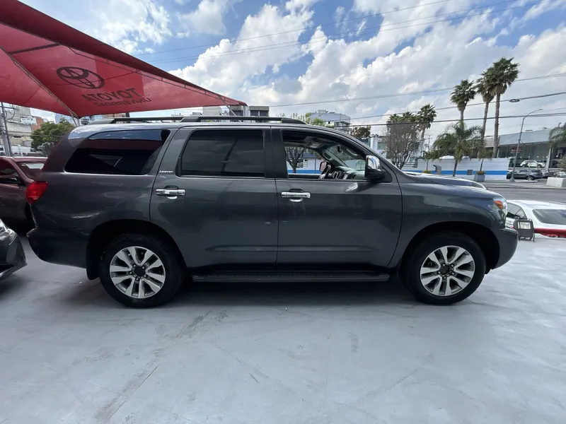 Toyota Sequoia 2017