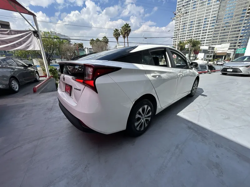 Toyota Prius 2021